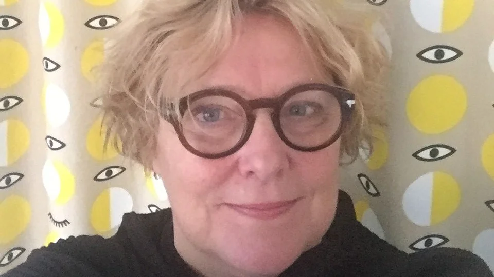 Johanna Uddén, verksamhetsledare på Konstfrämjandet Uppland, har skapat ett häfte för barn med äventyr bland Uppsalas offentliga konst.