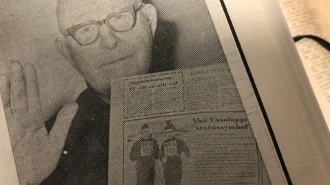 Kuriren för 50 år sedan: Kalla handen visar 74-åriga f d fanjunkaren John Ahlberg i Vingåker upp, när det blir tal om Vasaloppet med devisen "I fädrens spår för framtida segrar".