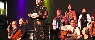 Folk och kultur invigt med musik och konfetti