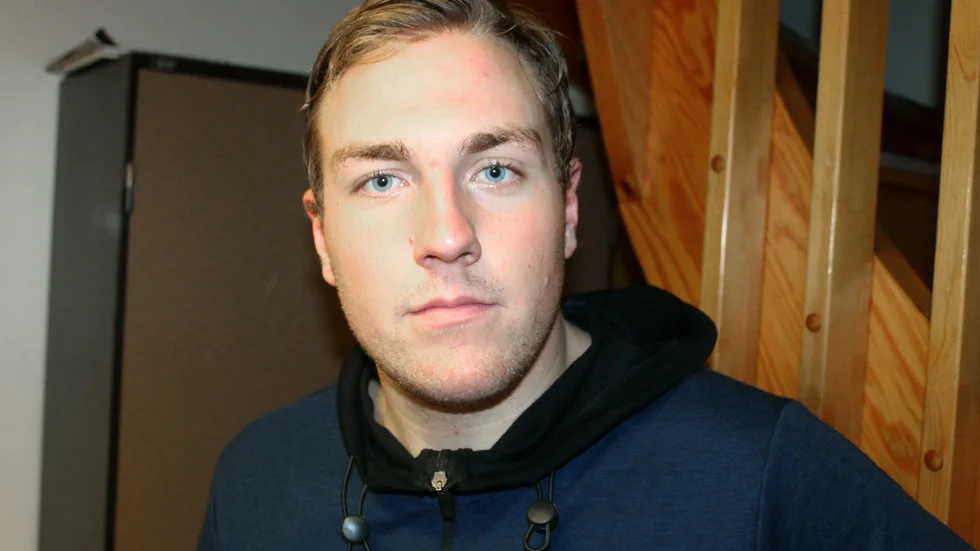 Elitserien eller allsvenskan? Ute eller inne? Eric Lisell är i valet och kvalet inför nästa bandysäsong.