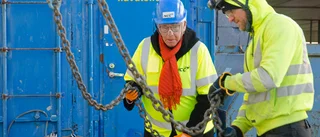 Johansson hjälpte till att lyfta betongblock