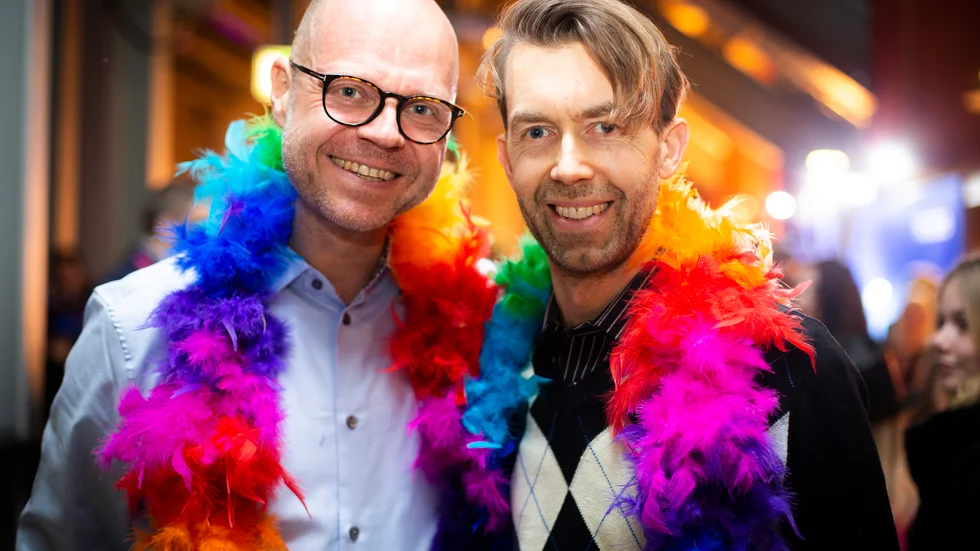 Peter Karlsson och Jesper Svarén hade åkt ända från Stockholm till Luleå tillsammans med Melodifestivalklubben - en klubb för de som helt enkelt älskar Mello. "Vi är ett gäng som åkt hit tillsammans. Det är kul med folkfesten, och att musiken får stå i fokus", säger Jesper.
