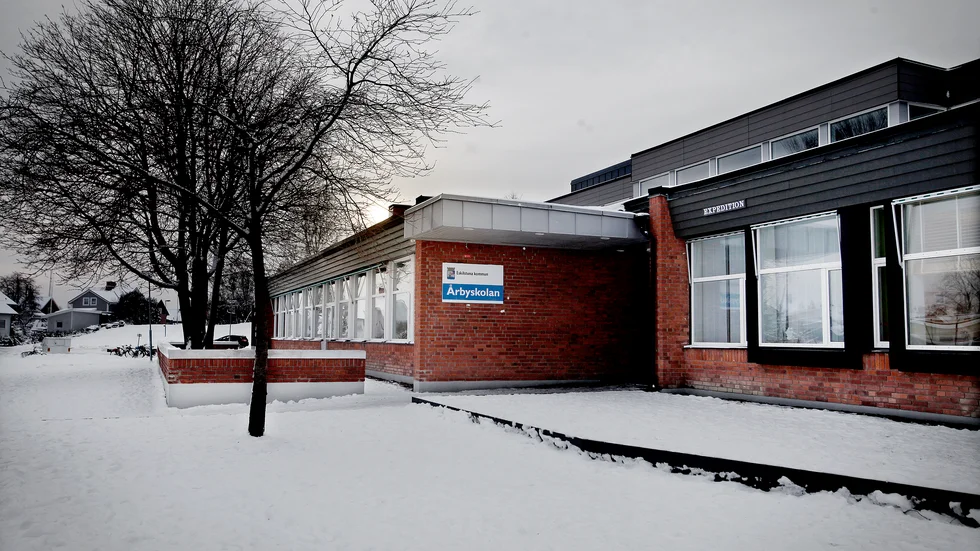Insändarskribenten tycker att kommunen ska lyssna mer på klass 3A på Årbyskolan som vill ha kvar sin skolgård.