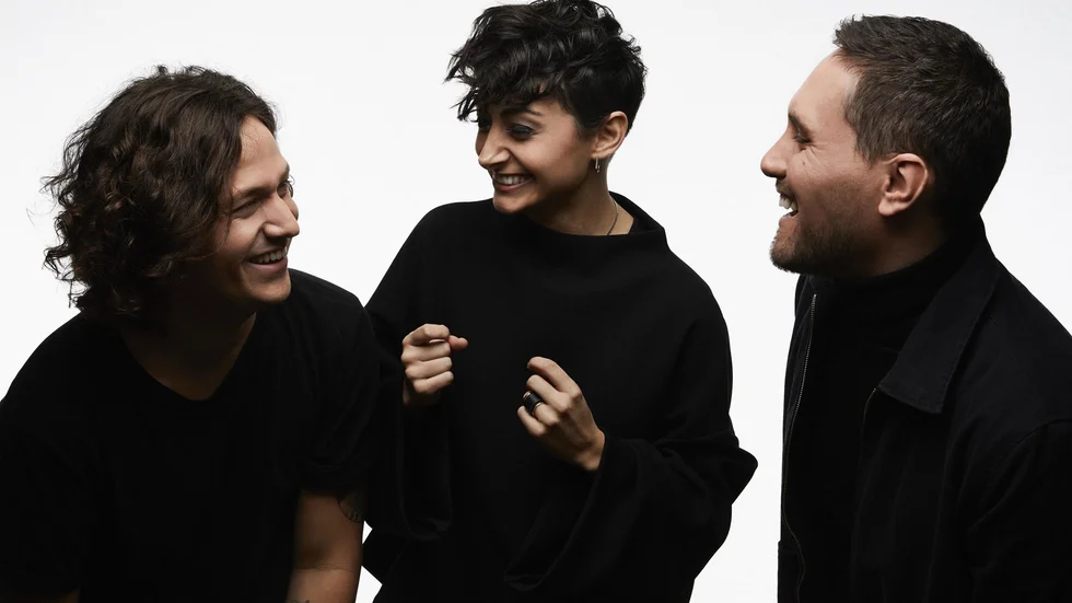 Herman Gardarfve, Melanie Wehbe och Patrik Jean har skrivit låten "Move" som är först ut i Mello på lördag 2 februari. De hade även skrivit vinnarlåten till "Idol 2019", vilken där framfördes av segraren Tusse Chiza.