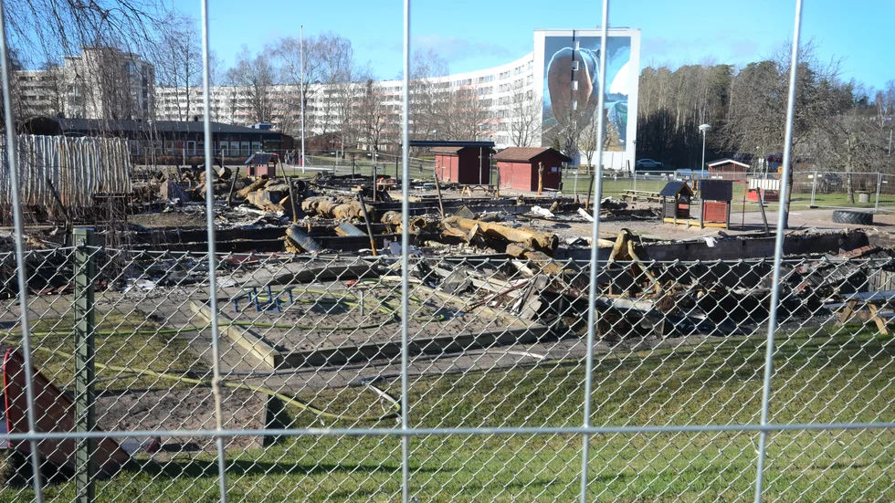 Polisen tror sig veta var branden startade - men inte själva orsaken.