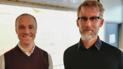 Martin Westlund och Martin Lohm, båda lärare på Platengymnasiet i Motala, står bakom den klimatmanifestation som de genomför med sina elever på eftermiddagen den 27 september.