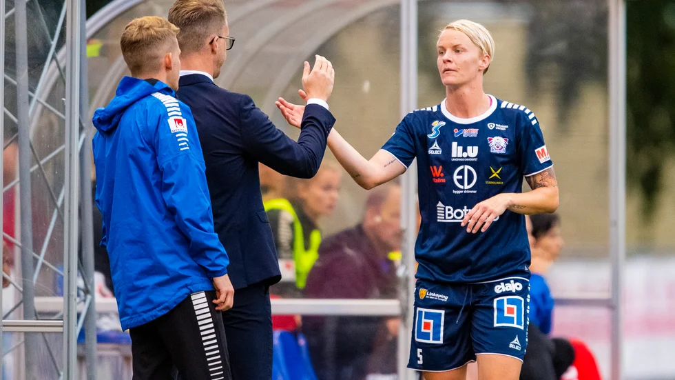 Säsongen är i fara för Nilla Fischer. Efter att hon fått bukt på sin inflammation i hälen har istället knät börjat krångla. 