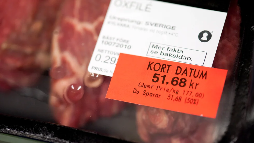 Ett sätt att minska matsvinnet är att köpa kortare bäst före-datum om man vet att varan ska ätas inom kort. (Arkivbild)
