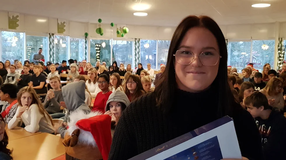 Maya Fransson fick Alléskolans alla sjuor att sitta knäpptysta när hon berättade om sin skolresa, från att ha varit arg och bråkig till att i nian bli motiverad och ta vara på tiden i skolan. 