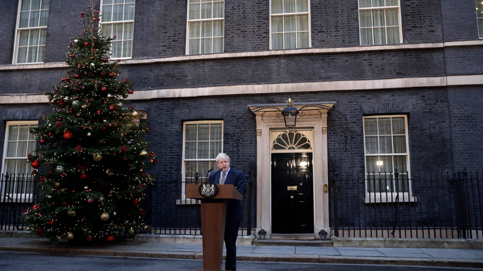 Boris Johnson får bo kvar i premiärministerbostaden på 10 Downing Street i London. Tories vann en jordskredsseger och har nu 365 av de sammanlagt 650 mandaten i brittiska underhuset.