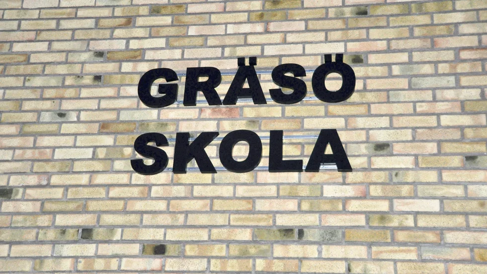 Några föräldrar till elever på Gräsö skola har överklagat kommunens nedläggningsbeslut.