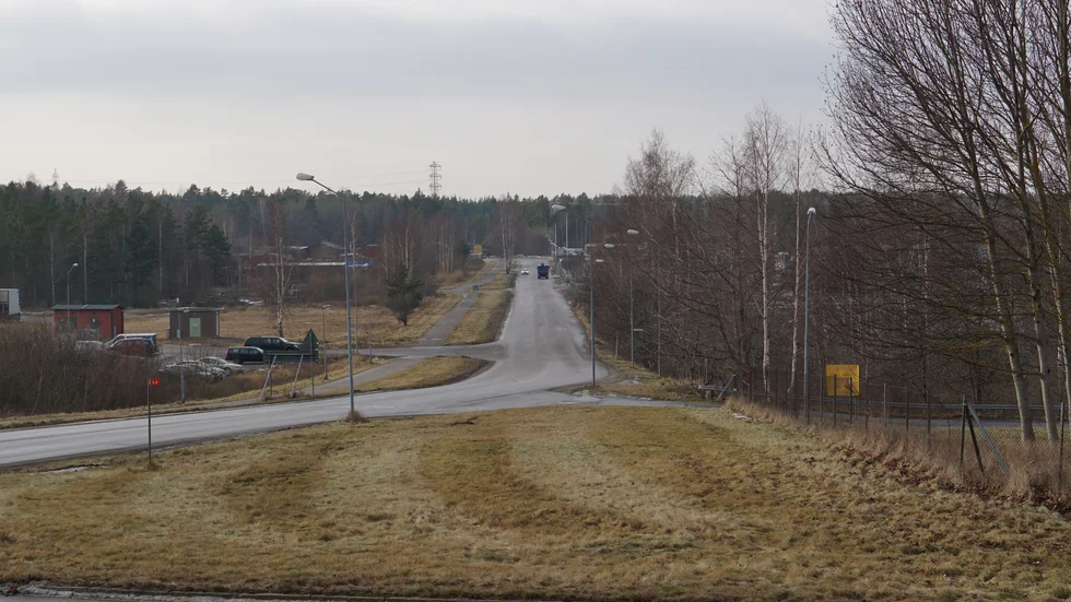 Ledarskribenten förklarar varför politikerna låst sig till att en södra infart måste till, oavsett anledning.