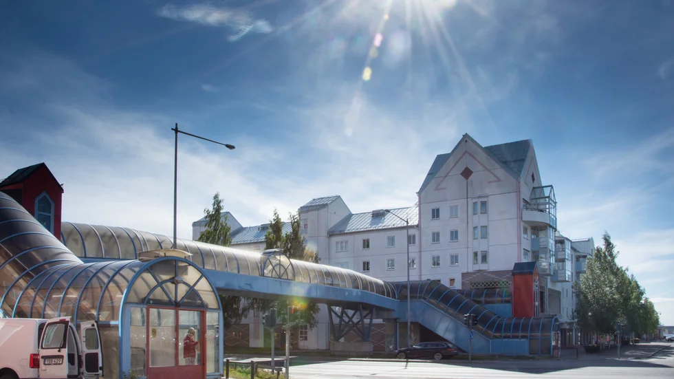 Tisdag kväll den 21 januari börjar kommunen att riva gångbron över Södra hamnleden. Trafiken kommer att stängas av under tiden och ledas via Sandviksgatan istället.