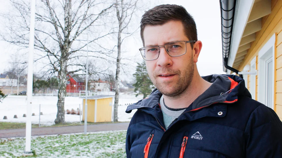 Mathias Fredriksson, kassör i Valla IF, berättar att skadegörelsen i stort sett upphört efter att övervakningskameror satts upp.