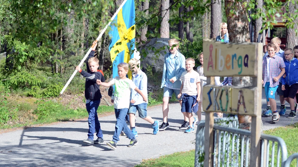 Är det möjligt att utöka landsbygdsskolor som Ålberga, så elever kan gå kvar där längre? Saken ska utredas, men inte på det sätt som motionärerna från Moderaterna hade önskat.
