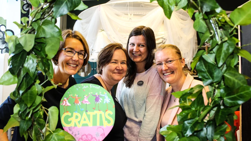 "Det finaste pris man kan få i vår värld",  sa Karin Nielsen Lundin och kollegorna Christina Holmén Hägerdal, Lina Nässén och Anna Danielsson när Alléskolan fick utmärkelsen "Årets skolbibliotek".