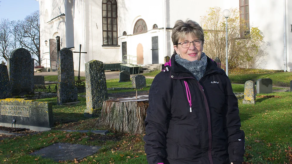 Ingalill Larsson är vaktmästare i Västra Vingåkers församling och en av flera i personalen som finns på plats under Allhelgonahelgen. 