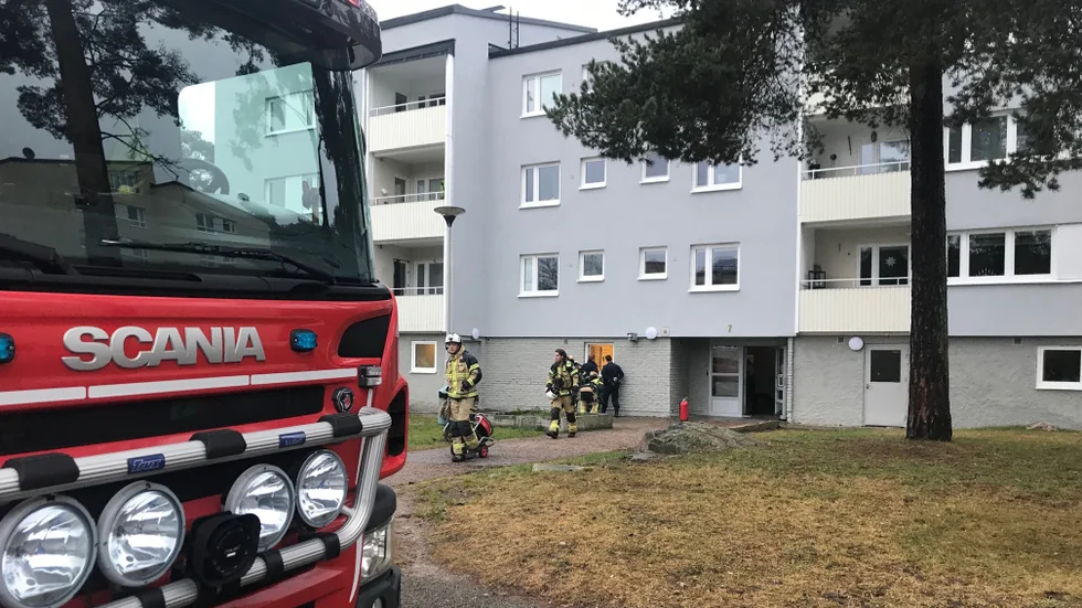 Räddningstjänst och även polis ryckte ut på larmet.