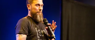Magnus Betnér visar på det absurda