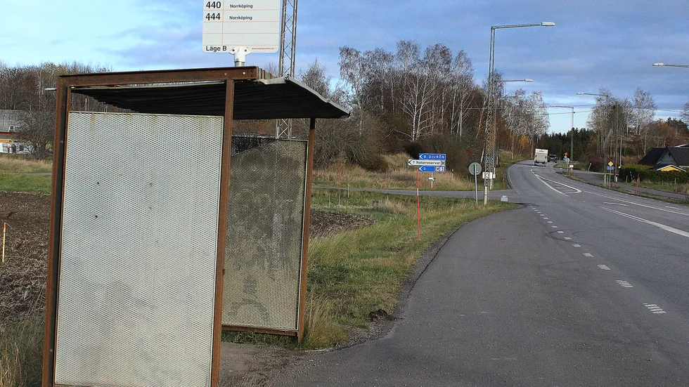 Djurövägen från Arkösundsvägen fram till Stora Sidus ska få en gång- och cykelväg. Det blir också en omstigningshållplats med pendlarparkering och en gång- och cykelpassage i form av en tunnel under Arkösundsvägen.