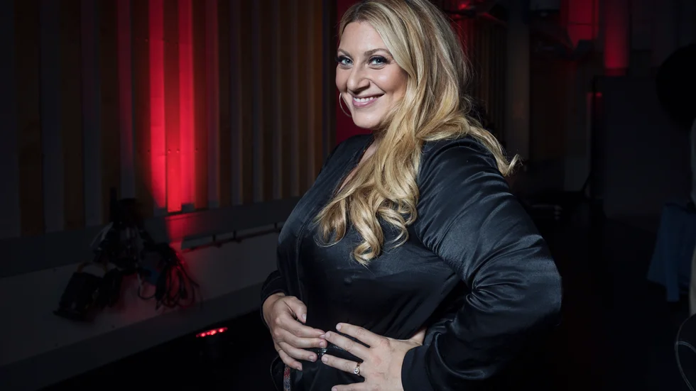 Sarah Dawn Finer deltar för första gången i Diggiloo-turnén. Ett format som tillåter stjärnan att kombinera sina uttryck som sångerska och tv-personlighet. 
