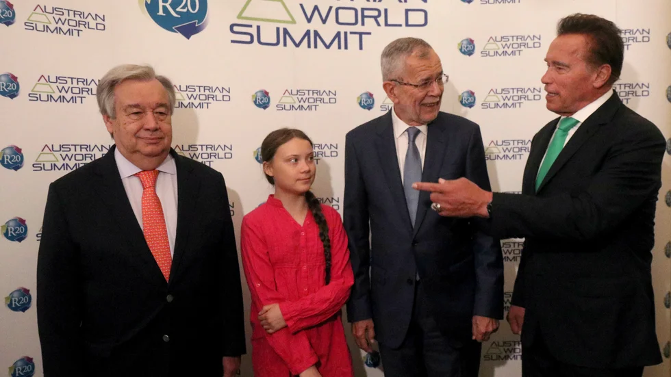 Politiker älskar att synas tillsammans med Greta Thunberg. Här ses hon med FN:s generalsekreterare Antonio Guterres, Österrikes president Alexander Van der Belle och Arnold Schwarzenegger.