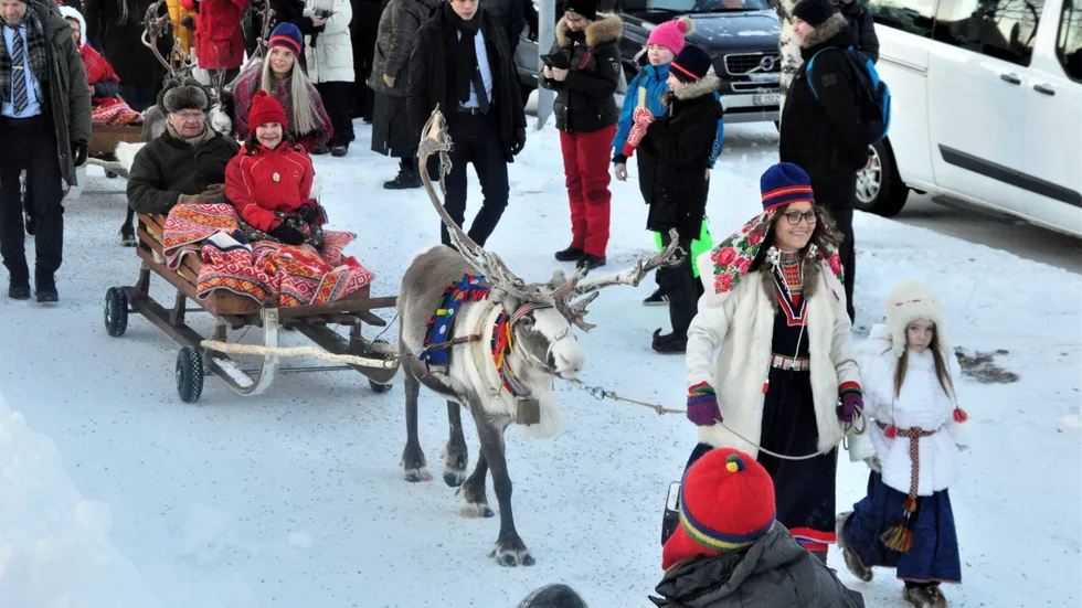 Kungen och Silvia var två av flera dragplåster under årets upplaga av Jokkmokks vintermarknad.