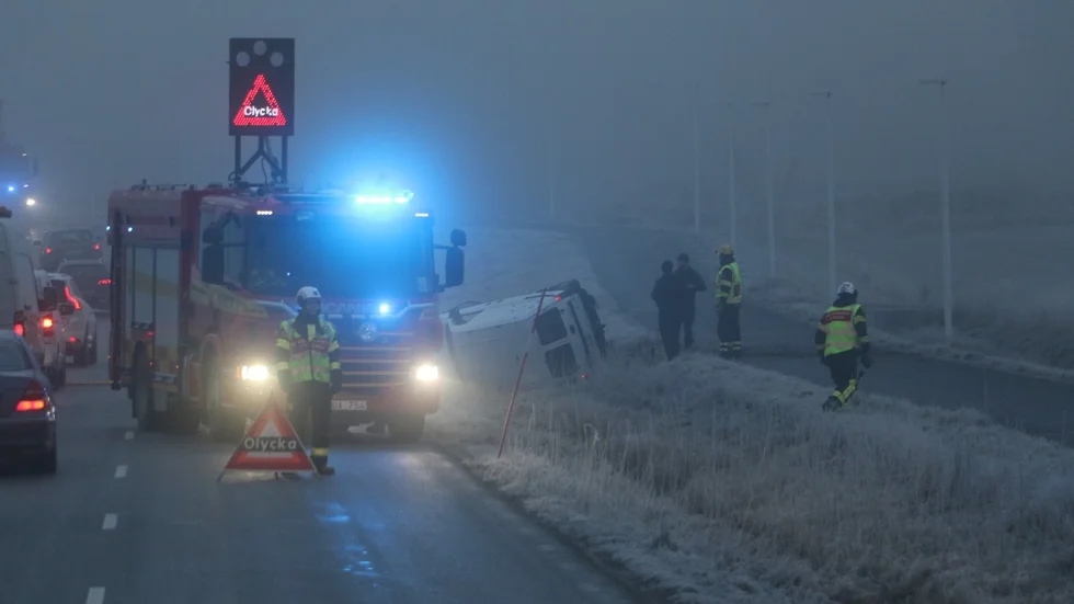 När räddningstjänsten kom till olycksplatsen var föraren försvunnen.