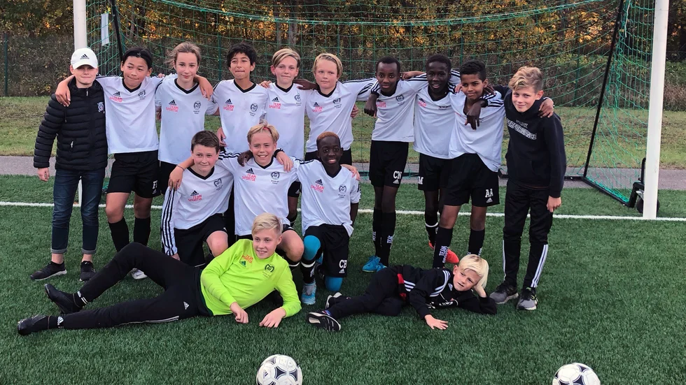 Motala AIF:s P06-lag får fint besök i helgen till matchcampen på Idrottsparken. 30 matcher spelas på arenan under tre dagar.