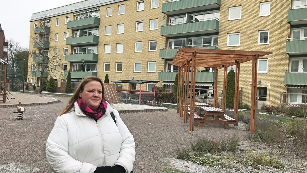 Camilla Rosendrake bor på Törnrosgatan i Eskilstuna och är ordförande i den lokala hyresgästföreningen i hyresvärdens Hemblas fastigheter. Hon tycker det är viktigt att grannar lär känna varandra.