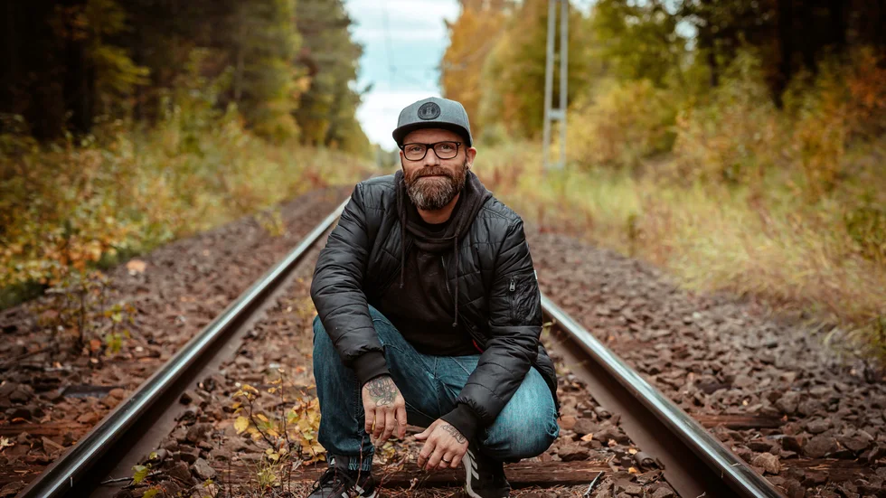 André Bengtsson, folkbildare med ADHD-diagnos, häpnar över regionrådet Kenneth Backgårds uttalanden.