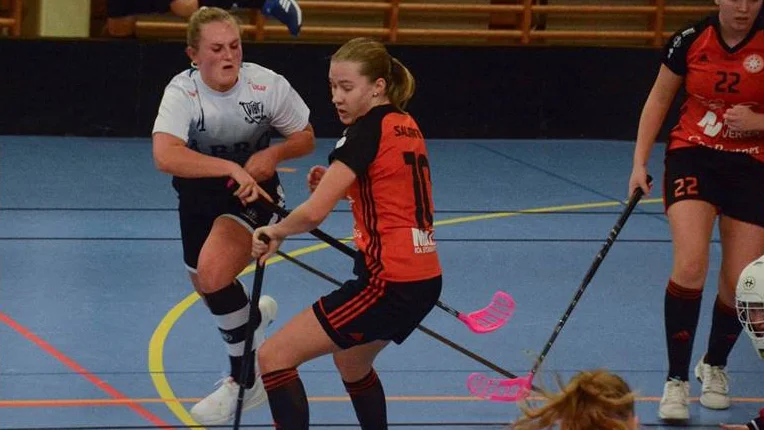 VIBK föll med hela 2-10 och Emma Sjökvist gjorde ett av VIBK:s mål. 