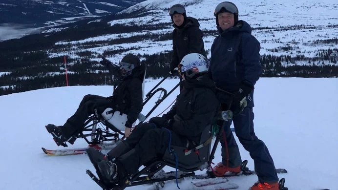 Närmast i bild ser vi Mathias Carlzon som styr Magnus Ivarsson. Bakom dem syns Micke Norström och Jimmy Ragnar.