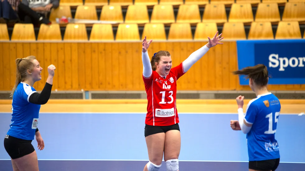 Jubel för Cornelia Milton och LVC efter segern mot Lindesberg.