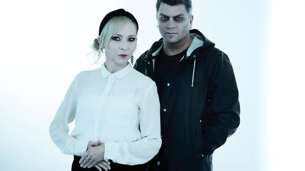 Jenny Jägerfeld, som är både psykolog och prisbelönt författare från Skärblacka, har skrivit "Monster i terapi" tillsammans med Mats Strandberg, känd för övernaturliga thrillers som "Cirkeln", "Färjan" och "Slutet". 