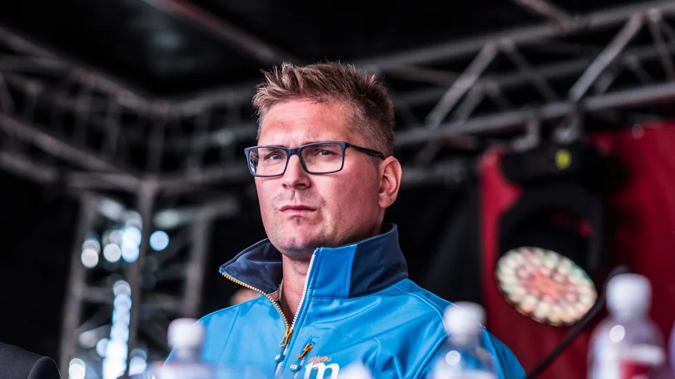 "Vi ser rymden som en motor för lång tid framöver,  gruvor stänger förr eller senare", säger Stefan Sydberg (M). 