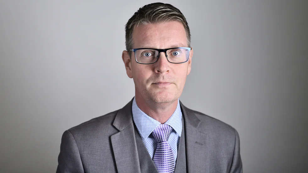 Tidigare lokalpolitikern i Luleå, riksdagsledamoten Mattias Karlsson (M) menar att regeringens hantering av Kallak inte är rättssäker.