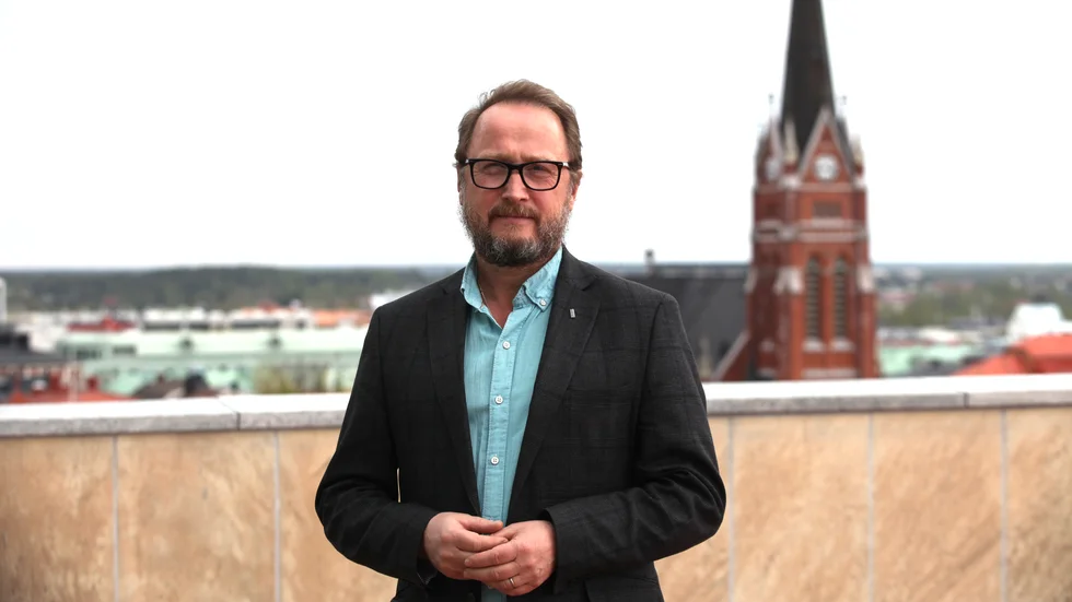 Roger Jönsson kommunikationschef och ser att det är fler unga som flyttar hit.