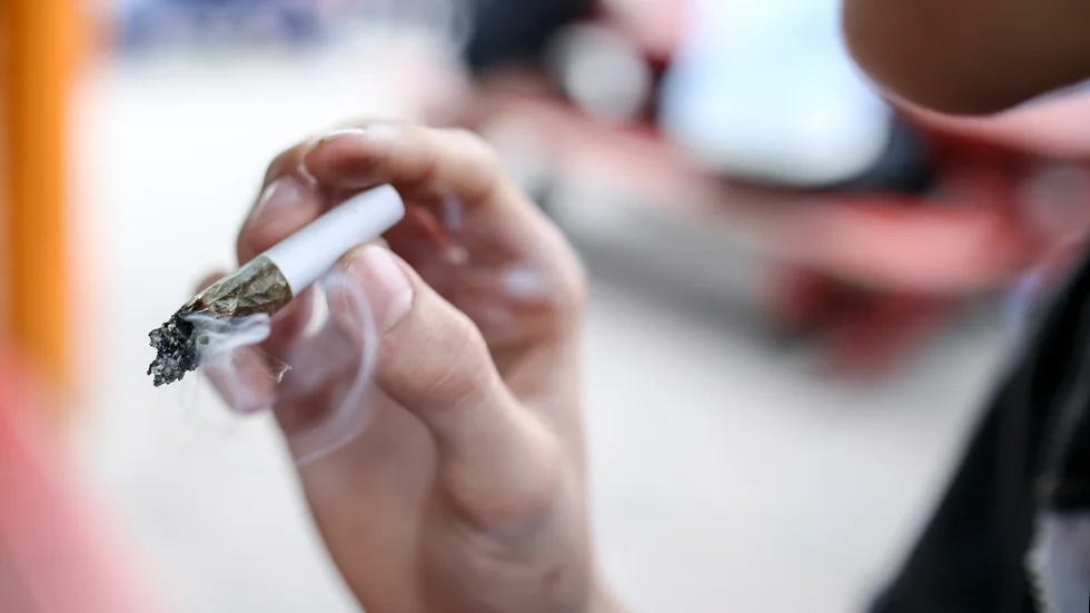 Den unge Strängnäsbon hade använt narkotika, eventuellt cannabis. Vilket han gått med på i polisförhör.