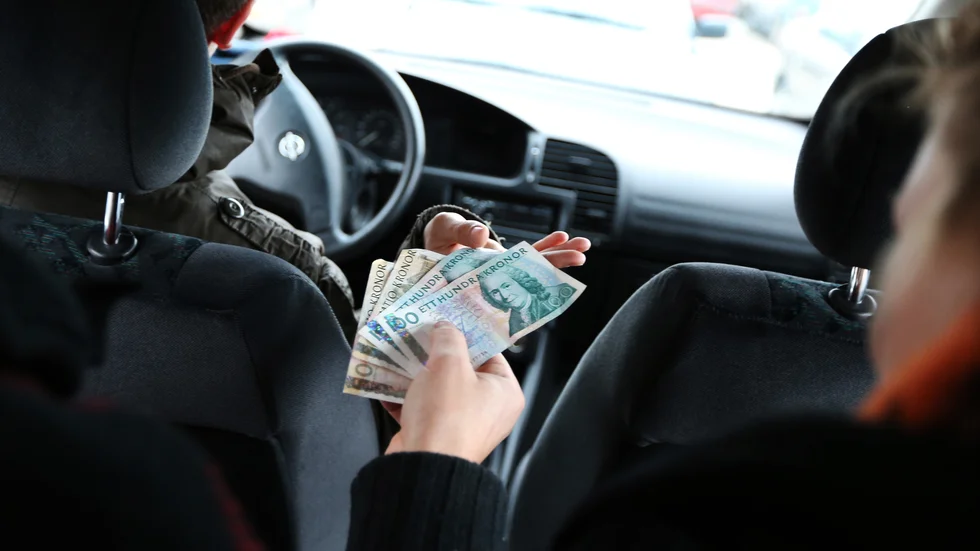 Det är dyrt att åka taxi i Luleå, inte konstigt att många väljer svarttaxi, skriver signaturen BLR.