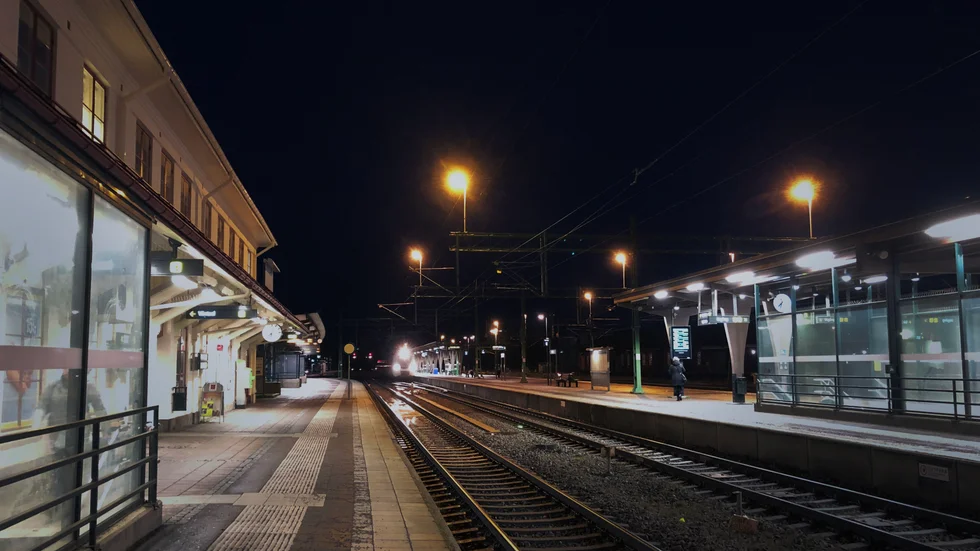 Efter en tids oroligheter på Mjölby station inför Mjölby kommun ordningsvakter på stationsområdet.