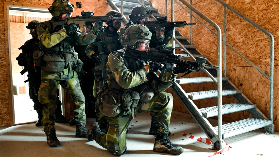 För att kunna hantera hela skalan av hot och risker som Sveriges står inför behöver alla samhällets tillgängliga resurser samordnas. Men det är viktigt att Försvarsmakten i så fall tillförs extra medel och resurser för att hantera sådana uppdrag.