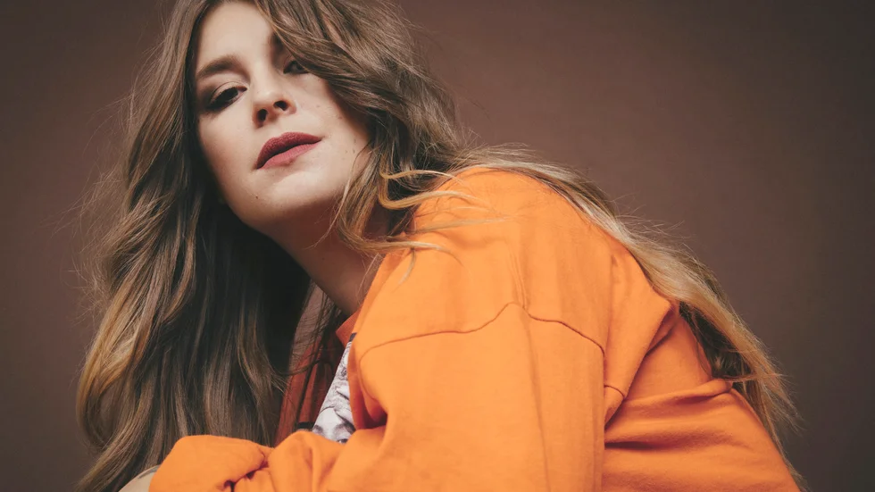 Fredagen den 13 december kommer Linnea Henriksson till Culturum i Nyköping med sin julturné "Från till".