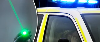 Ambulanspersonal besköts med grön laser rakt i ögonen