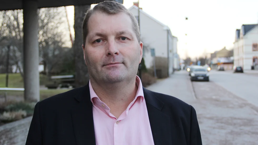 Jonas Nyberg och partikollegan Viktoria Söderling vill att fältassistenter anställs i Tierps kommun. I en motion skriver de båda S-politikerna att det skulle kunna motverka den sociala otryggheten i samhället.