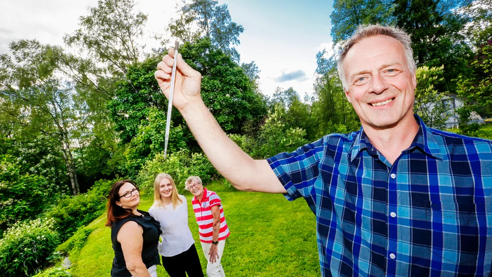 Lars Bohnsack tillsammans med familjen Camilla, Klara och Göta. Alla med Bohnsack i efternamn.