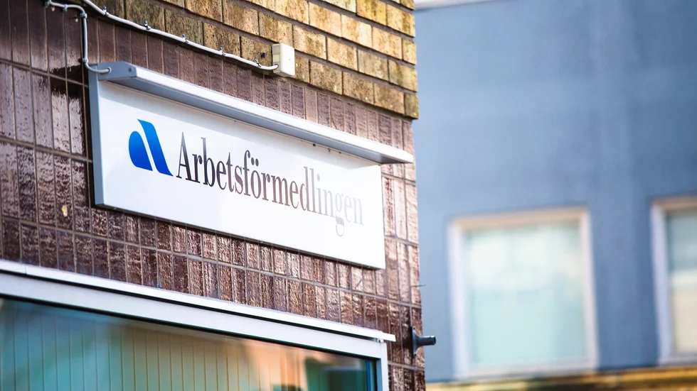 Centerpartiet anser att Arbetsförmedlingens närvaro på mindre orter måste återupprättas.