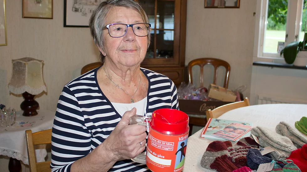 Birgitta Bergström i Vingåker är en av många sörmlänningar som skramlat med bössorna.