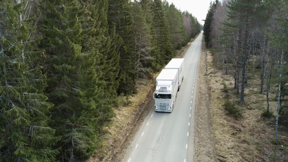 Transportarbetare knyt inte näven i byxan utan kräv en lön som inte liknar en allmosa som det är idag, skriver insändarskribenten. (Arkivbild)