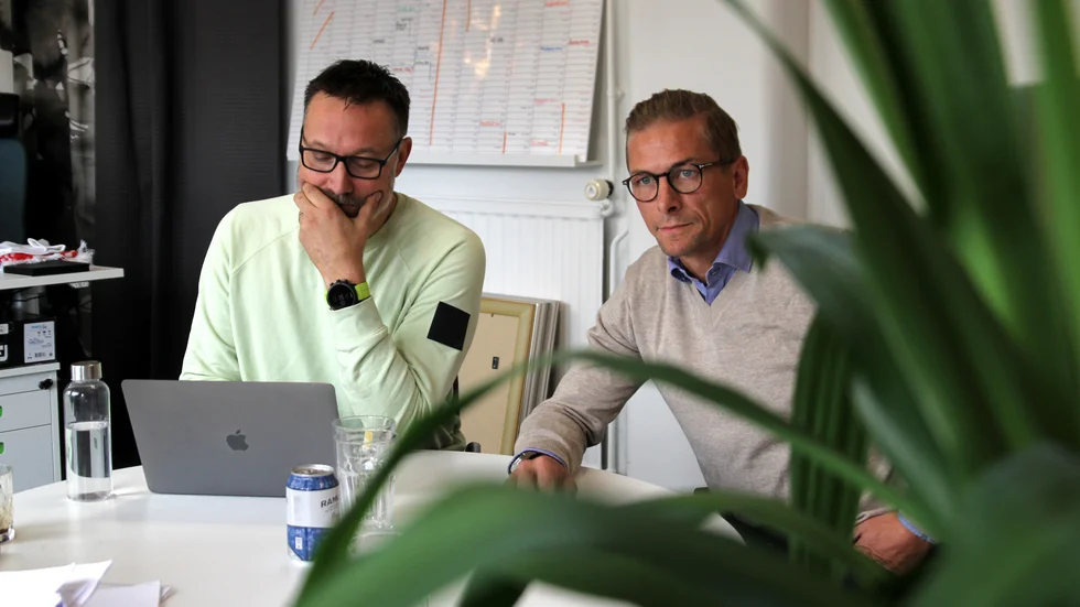 Projektledare Niklas Lillman och styrelseordförande Magnus Johansson hoppas att välgörenhetsgalan ska dra in mycket pengar. Kostnader för stora event är nödvändigt för insamling, menar de.